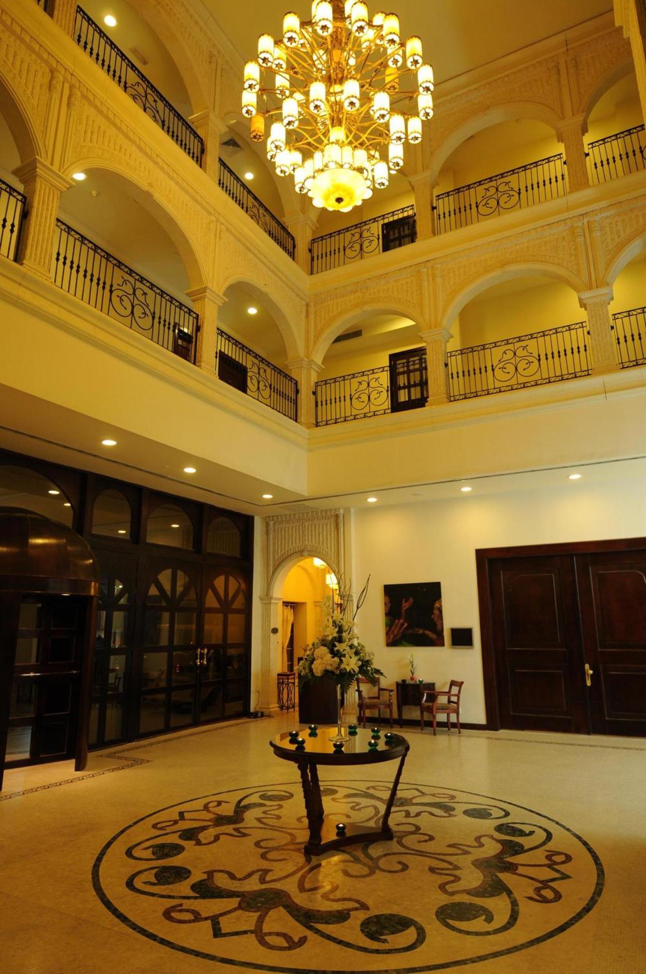 The Convention Center & Royal Suites Hotel Kuwait City Exterior foto